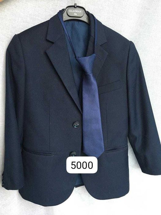Продам школьный костюм