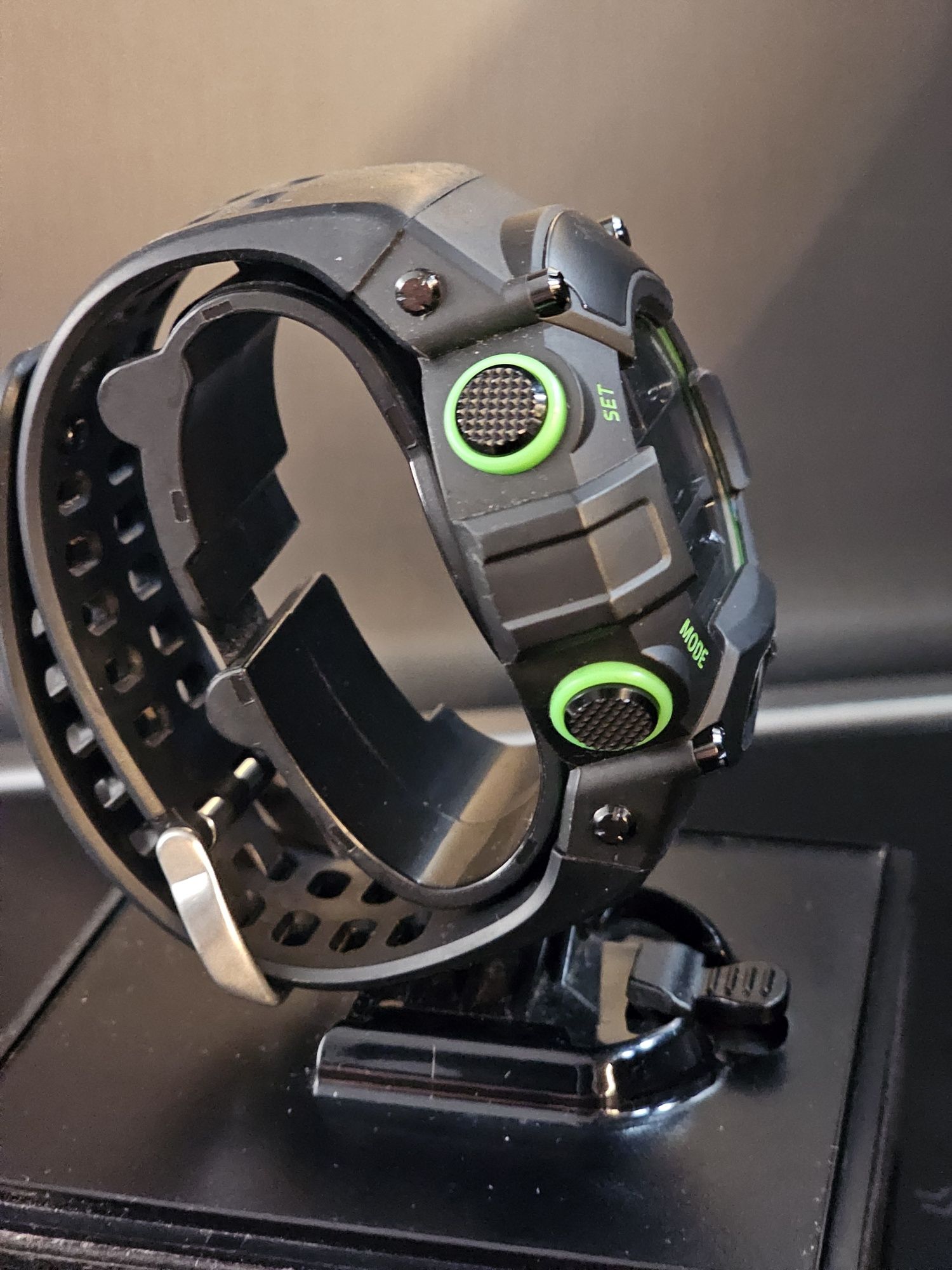 Часовник Razer Nabu