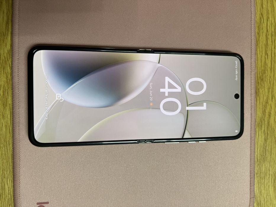 Motorola razr 40 Vanilla Cream