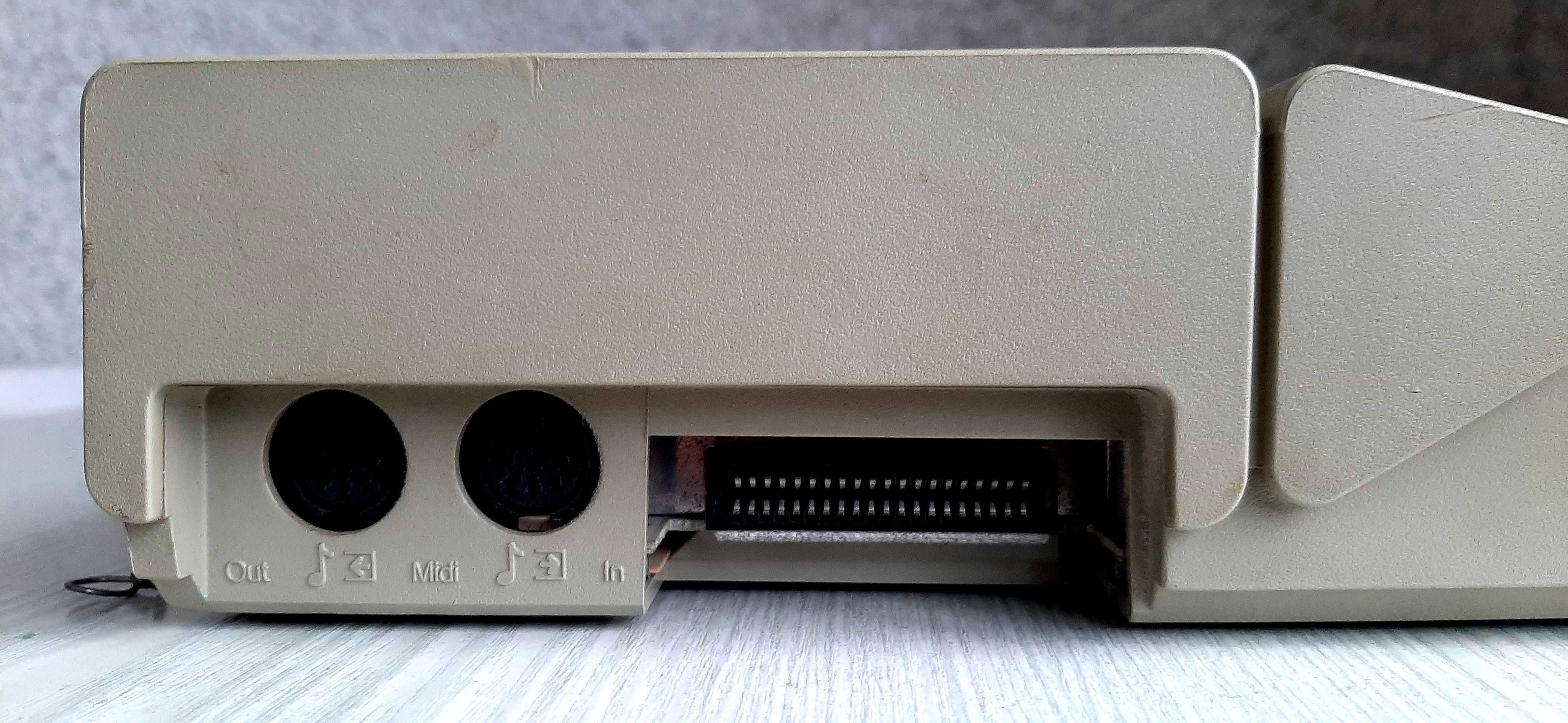 Два винтидж Atari ST 1040, монитор SM 124 от 1987 г. и мишка