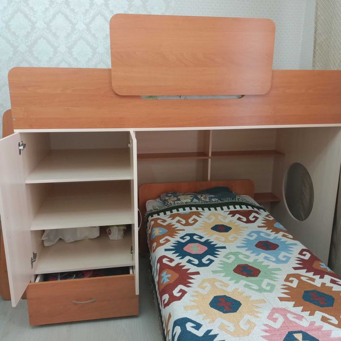 Продается двухъярусная кровать 180х80 с матрасами!