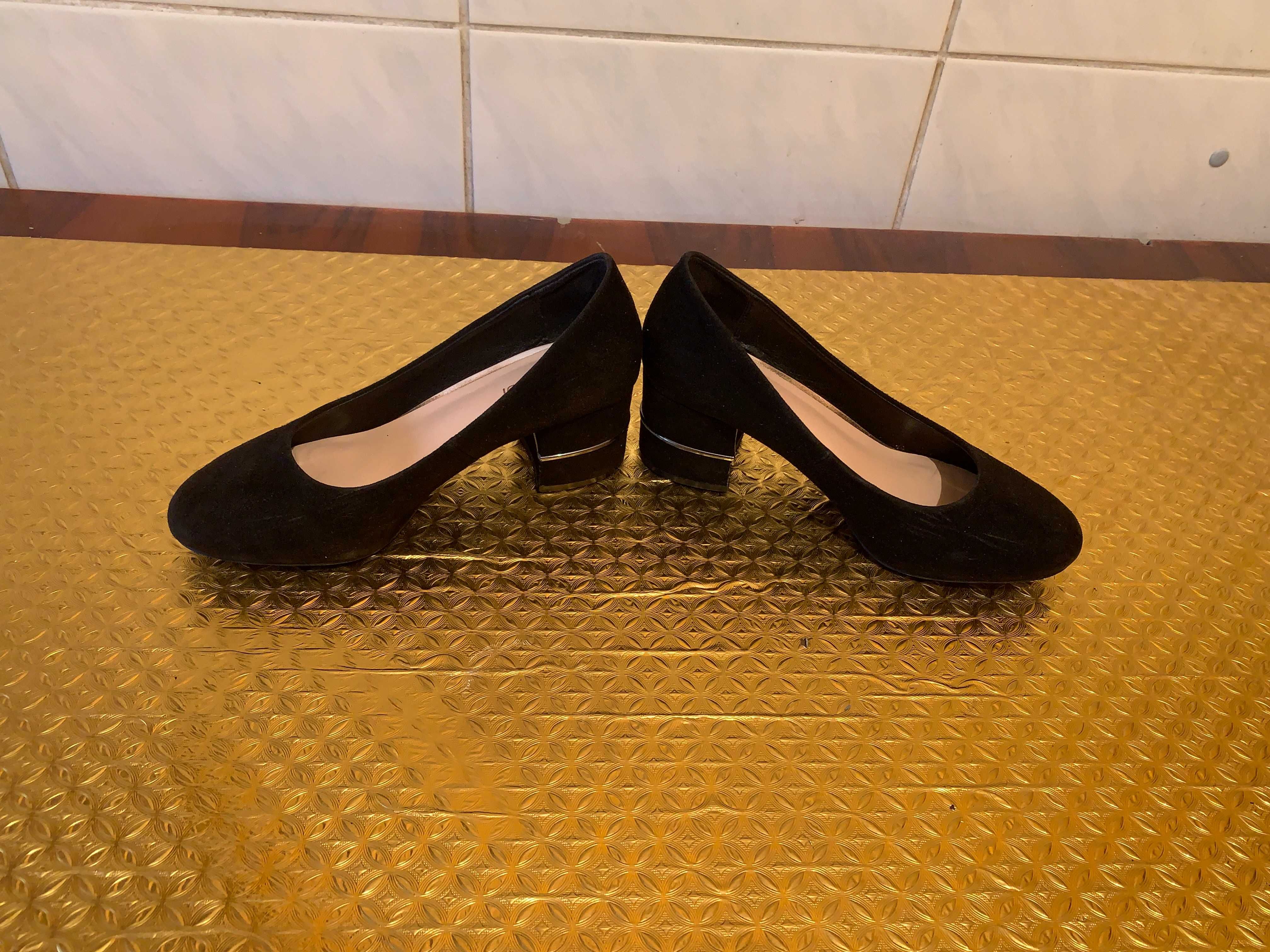 Продам туфли женские модел. из замши черного цвета (сделано в Италии)