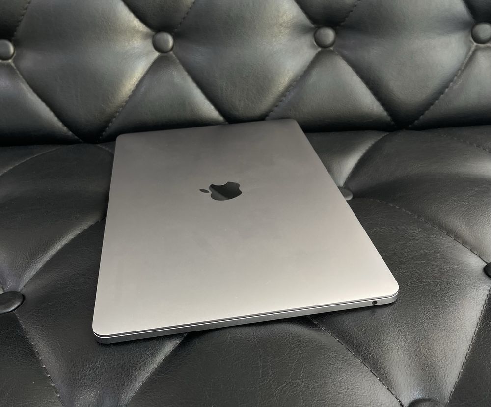 Apple MacBook Pro 2019 в хорошем состояние