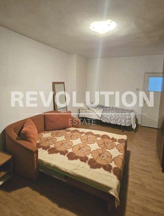 Дава се под наем Двустаен апартамент в Варна, Център - 100 кв.м за 325 € - Снимка #3