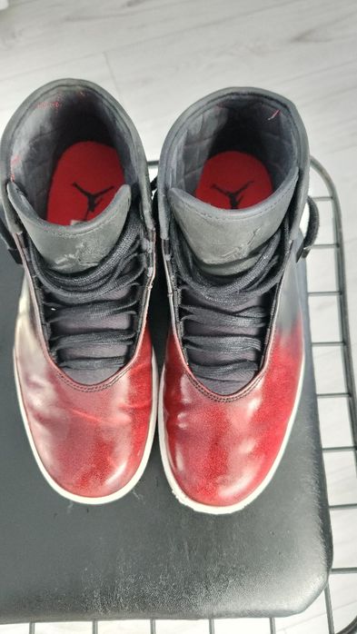 Vând o pereche de adidași Jordan originali, aduși din SUA.