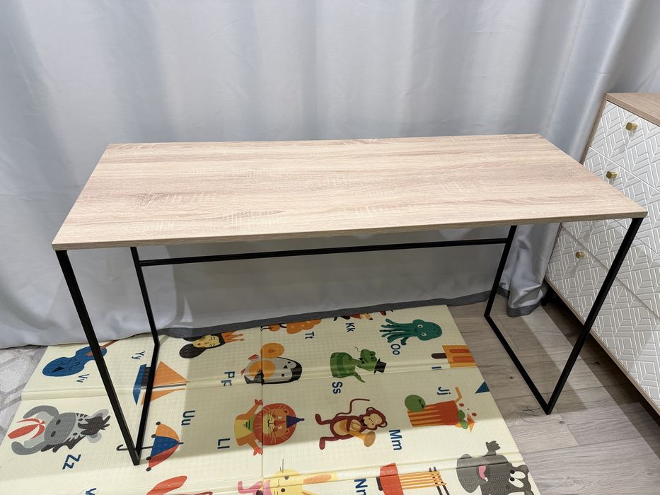 Стол новый для работы