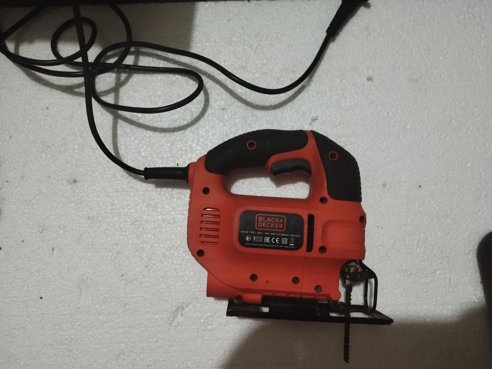 Fierăstrău pendular BlackDecker, in cutie ( nou)