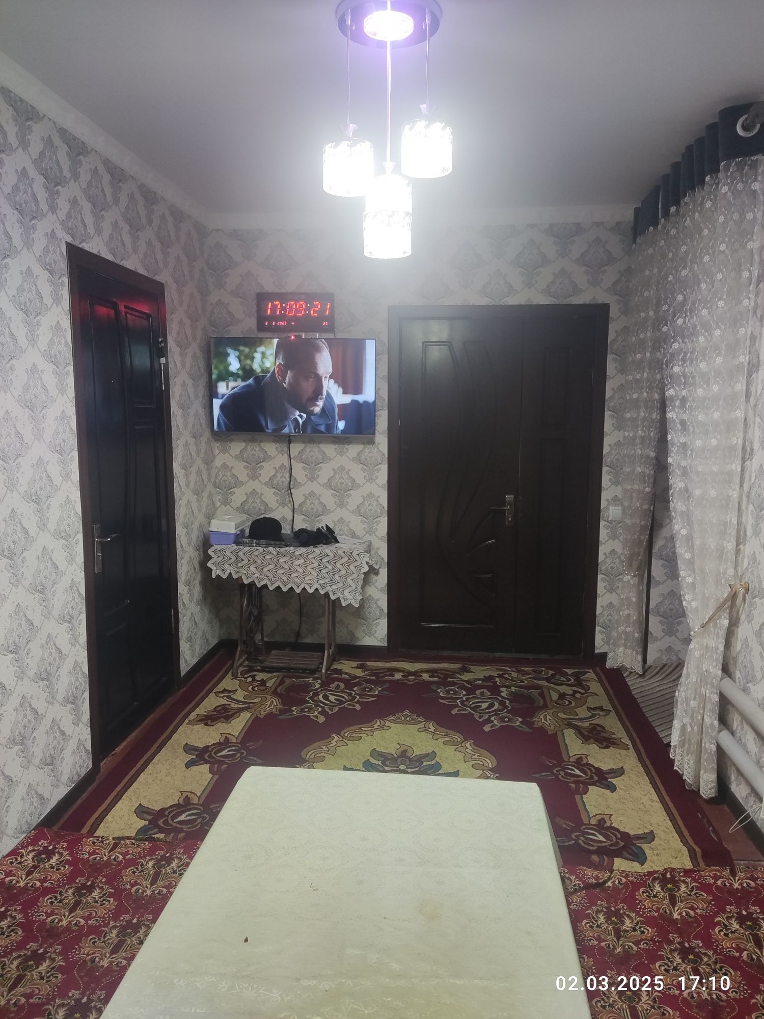 Уй сотилади срочно Азадбашта йул буйида мебель билан