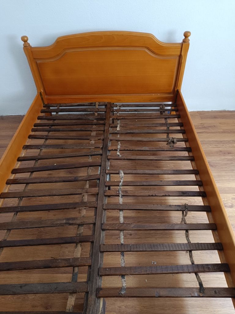 Vand pat din lemn masiv