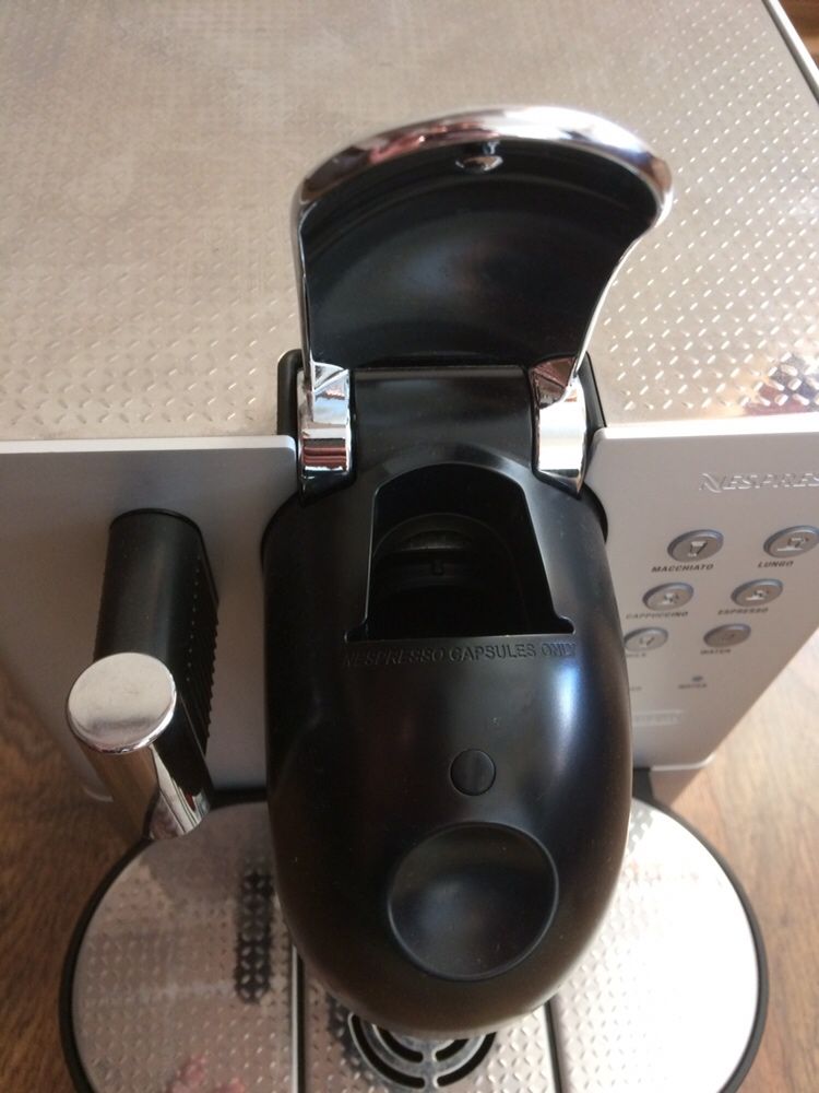Delonghi En720 - Кафемашина с капсули,Nespresso