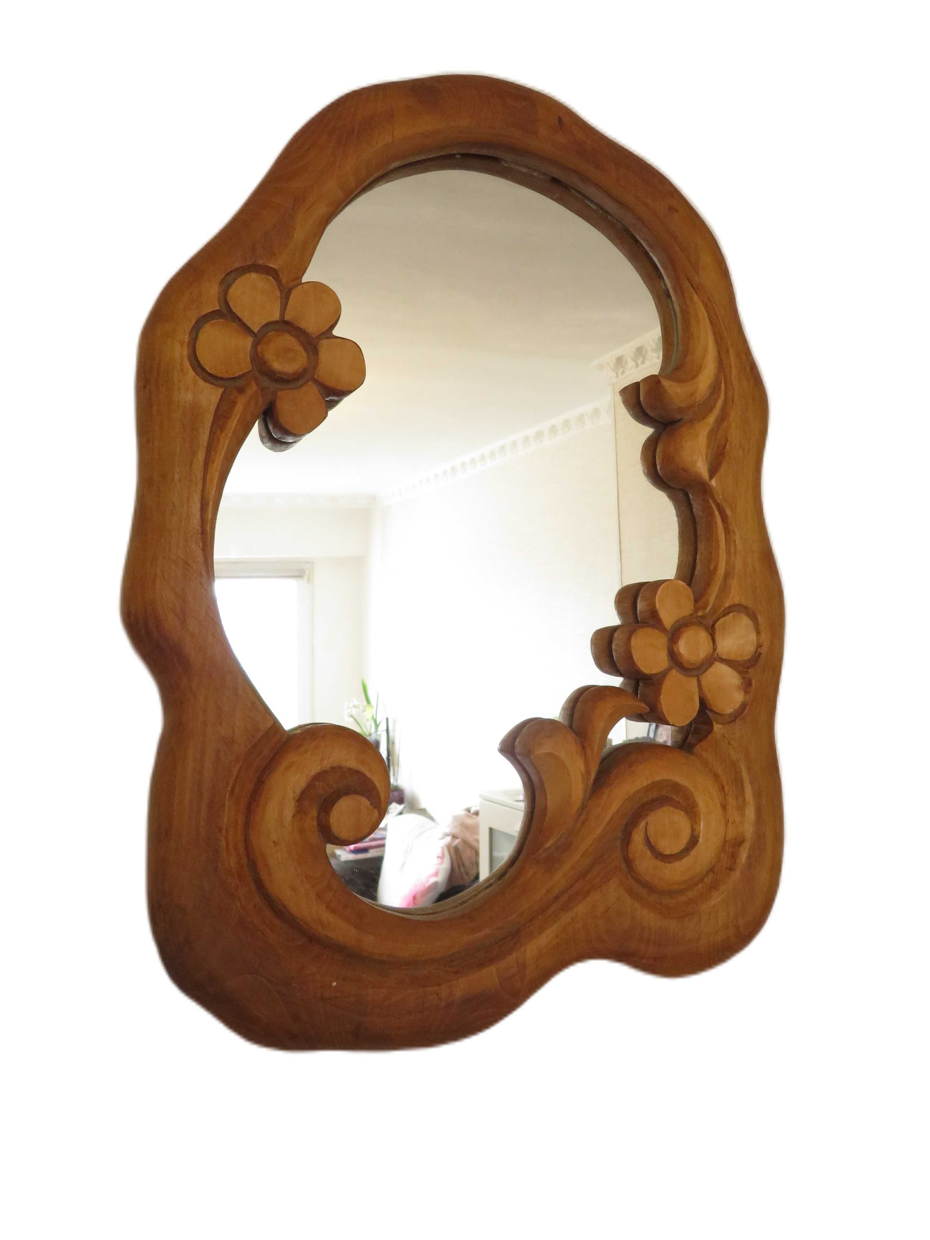 Огледало с дървена рамка/дърворезба