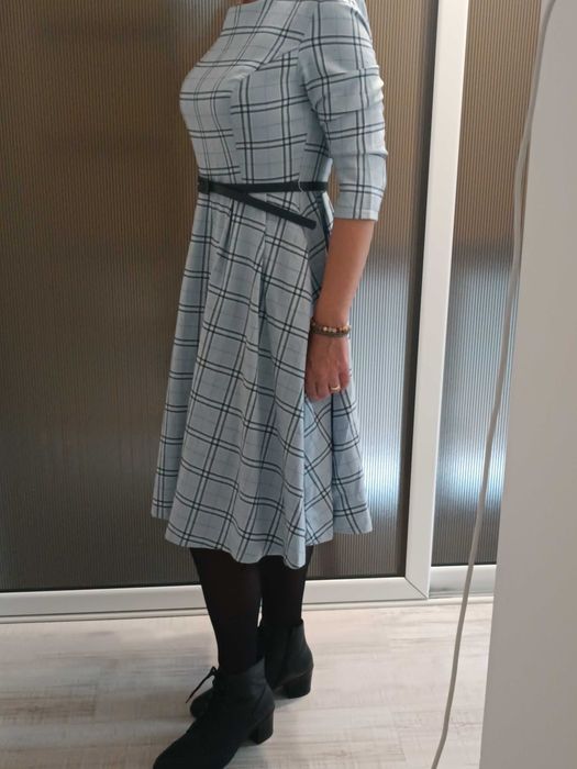 Синя рокля средна дължина