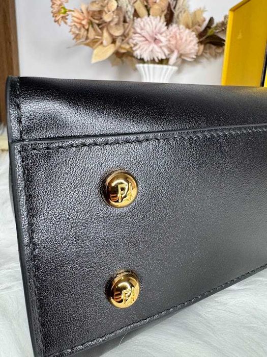 Geanta Fendi Peekaboo Mini piele naturala 100% prezentare completa