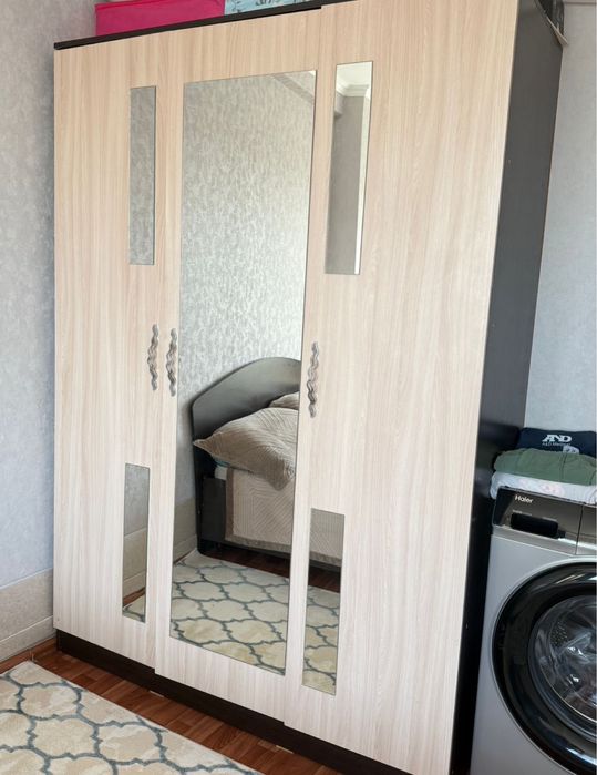 Продам     шкаф   в  отличном состояний