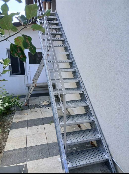 Scara zincata galvanizata la comandă oriunde în tara