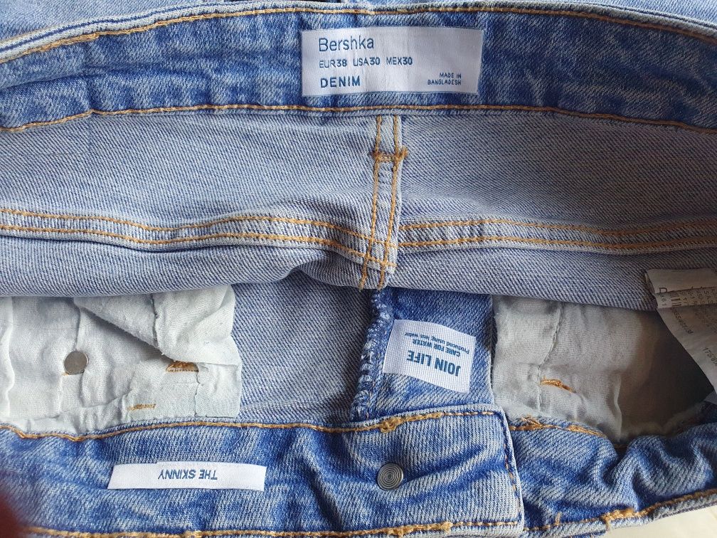 Джинсовые шорты BERSHKA -Skinny