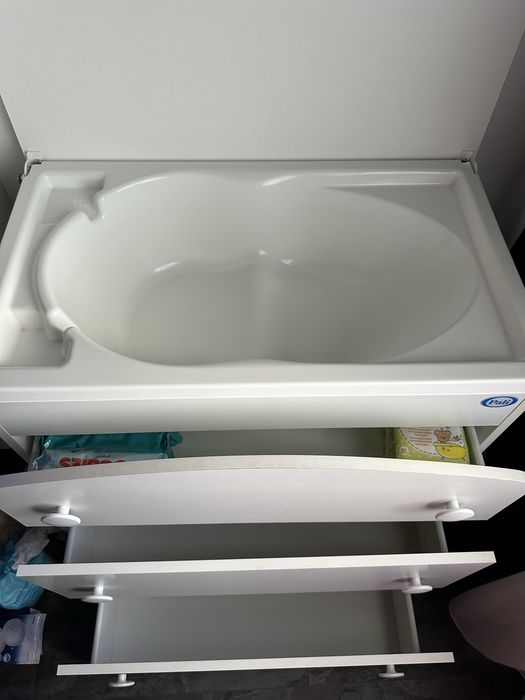 Comoda bebelus cu codita si masa infasat