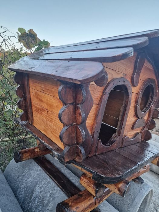 Coteț de câine rustic