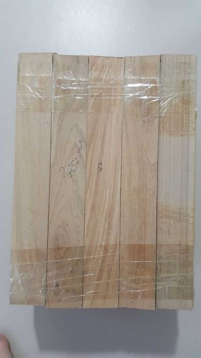 Паркет  карагач  однотонный цвет    39 y.e   торг  130 кв