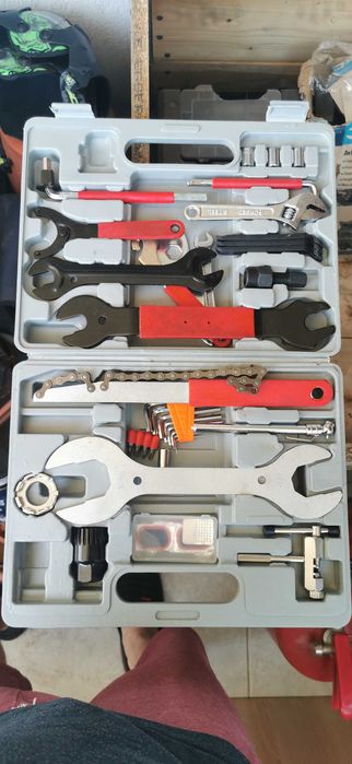 Vand trusa de scule pt bicicleta.