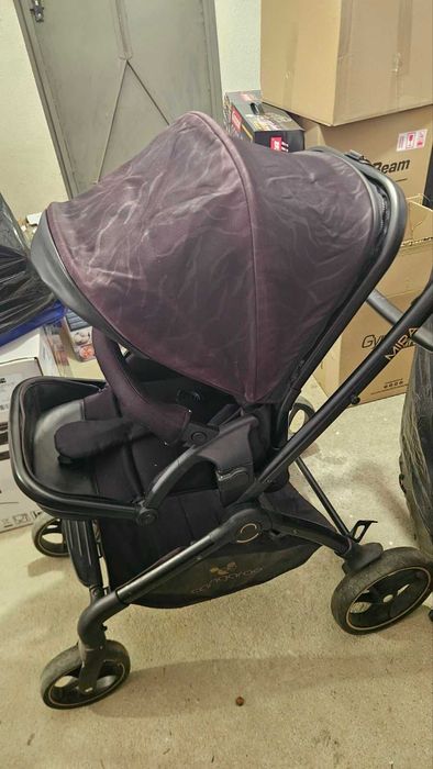 Бебешка количка        .