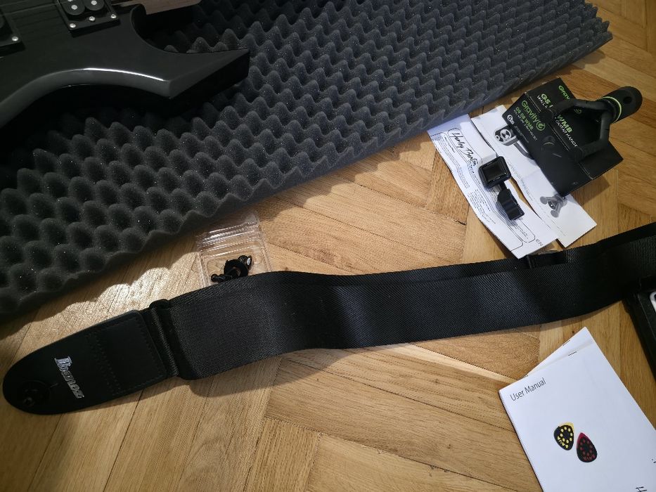 Pachet chitara electrica + amplificator si accesorii !