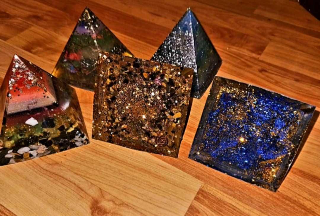 Piramide 11 x 11 cm handmade