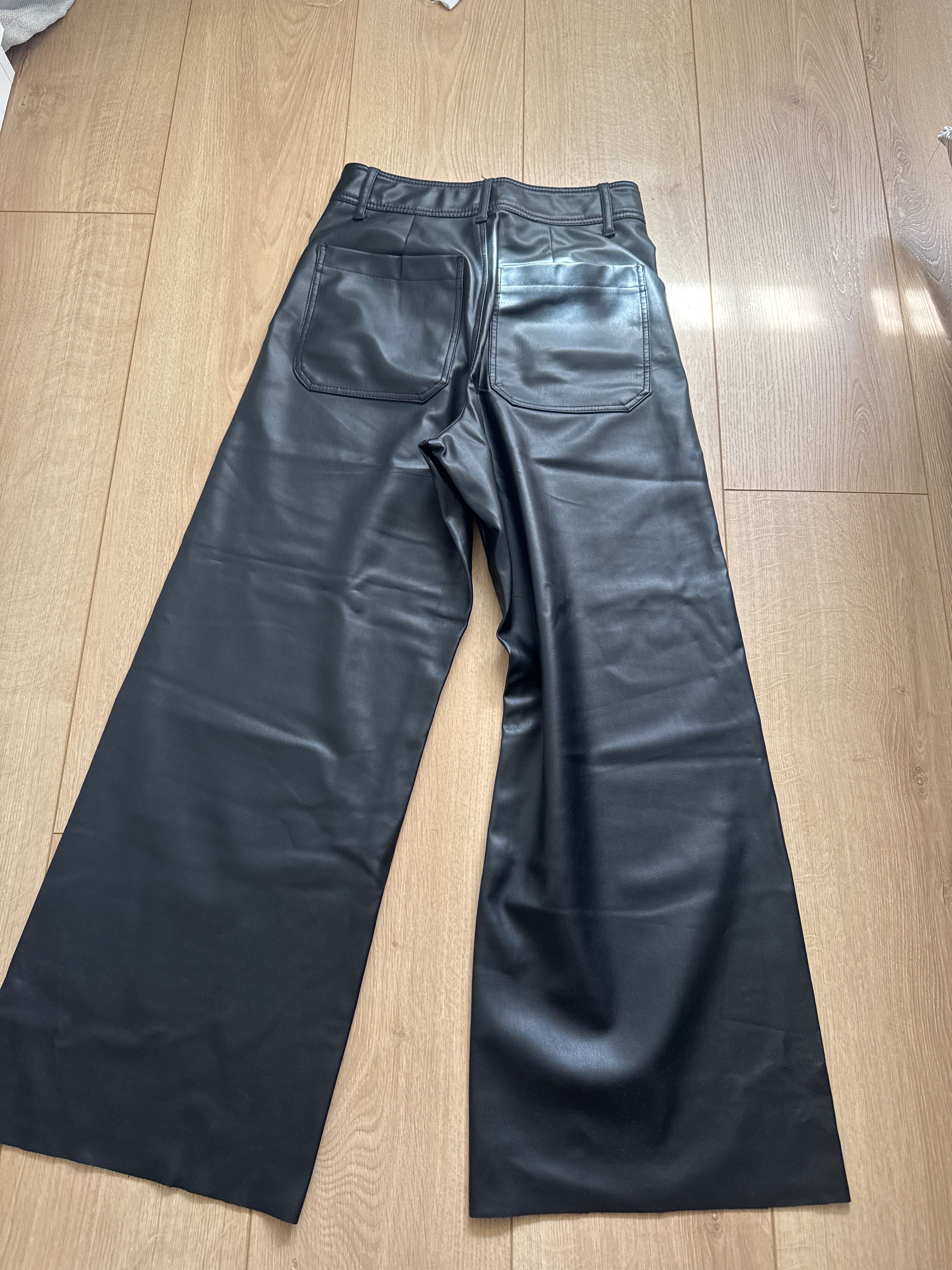 Кожен панталон на Zara