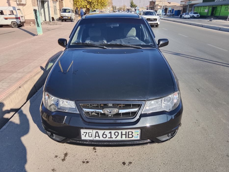 Nexia 2 yurib turgan moshina