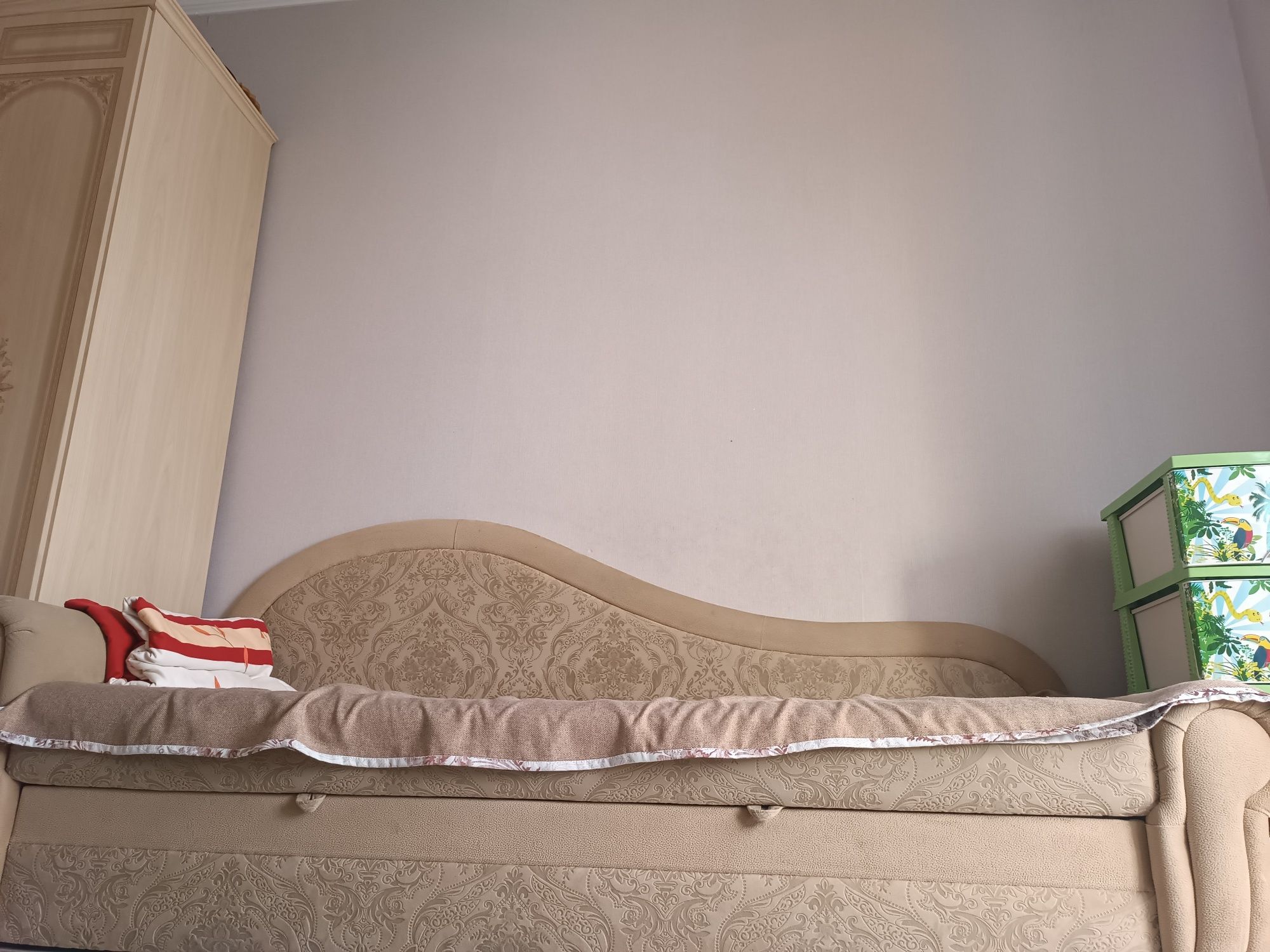 Продам шкаф в хорошем состоянии,двух уровневый