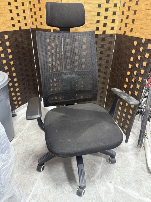 Стулья офисные в хорошем состояние