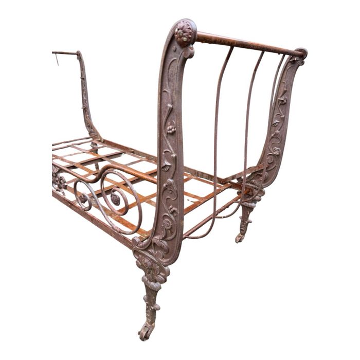 Pat sau canapea vechi de copii