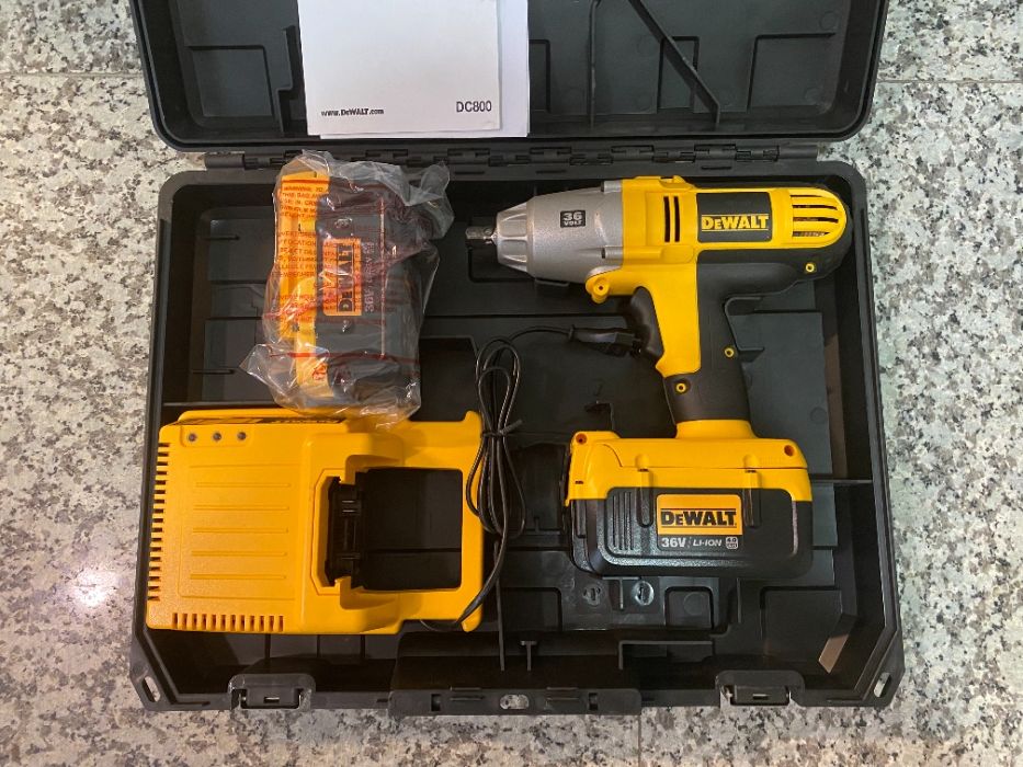 Гайковерт безч. 18V 2-ск. 360Nm 1/2" 2x4Ah /Гайковерт 36V, Dewalt