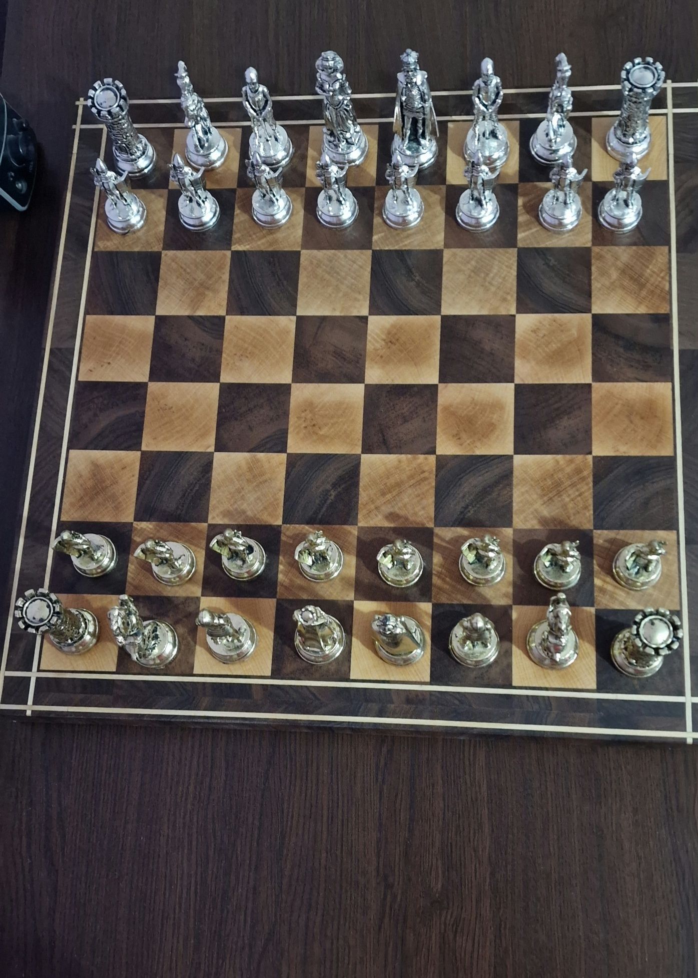 Шах с метални фигурки на Камелот