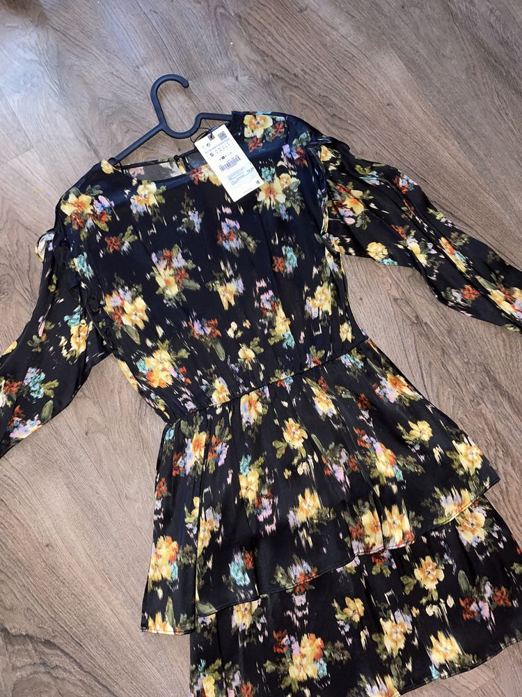 Дамска рокля на Zara