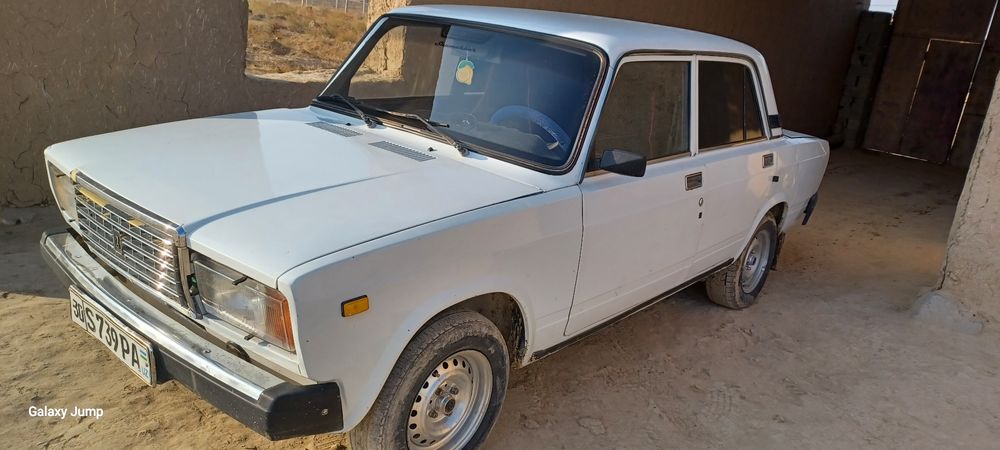 Vaz 2107 sotiladi 2006 yil enjektor. Stator akkumulyator yangi