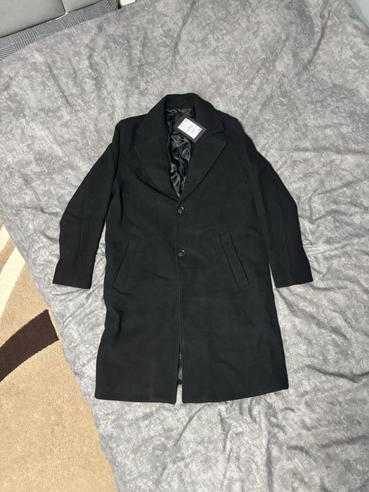 НОВО Pull&Bear черно палто (размер М)