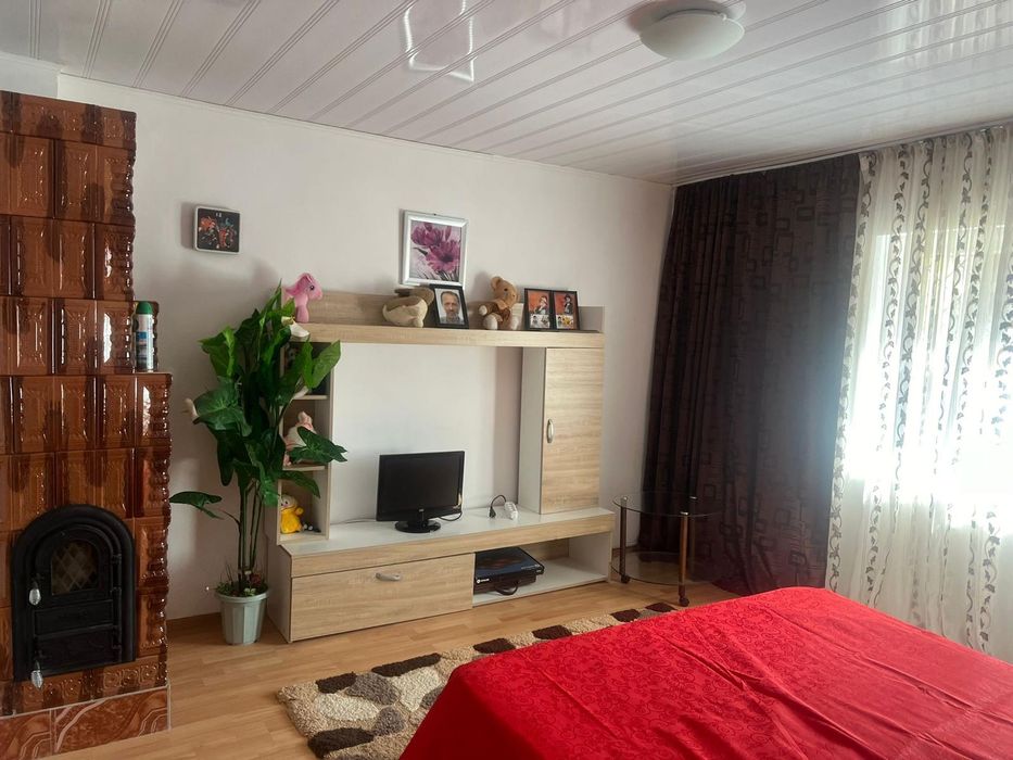 Casắ modernă complet mobilatà cu teren generos 1100 mp.