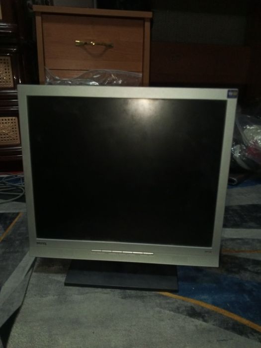 Moнитор Benq FP72E