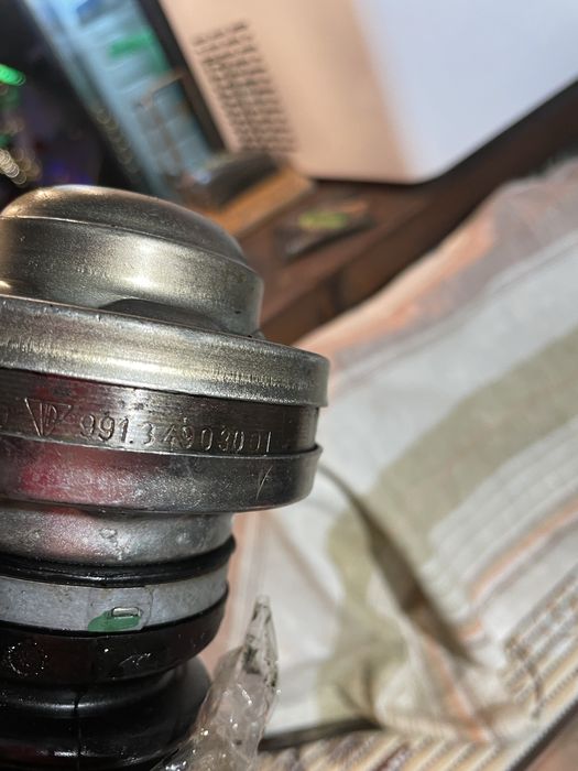 Продавам полуоска за Порше 911