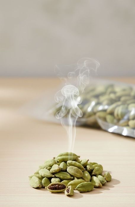 Cardamom verde 50g - Condimente Indiene de Calitate Superioară