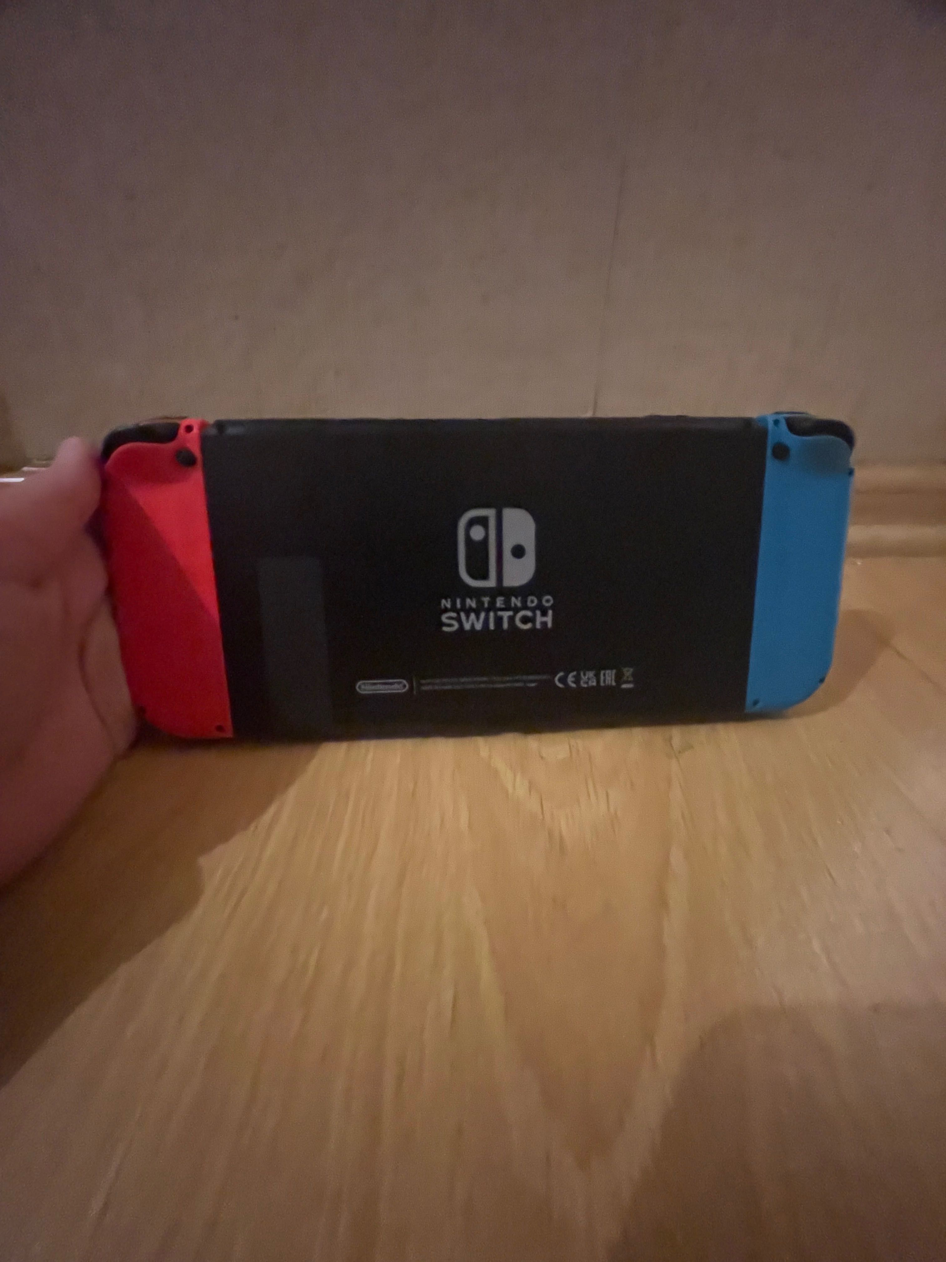 Nintendo switch червен и син джойстик