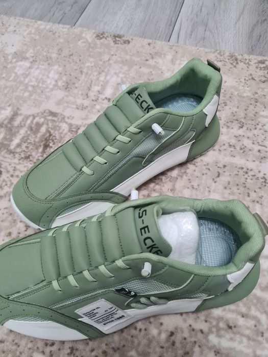 Чисто нови маратонки