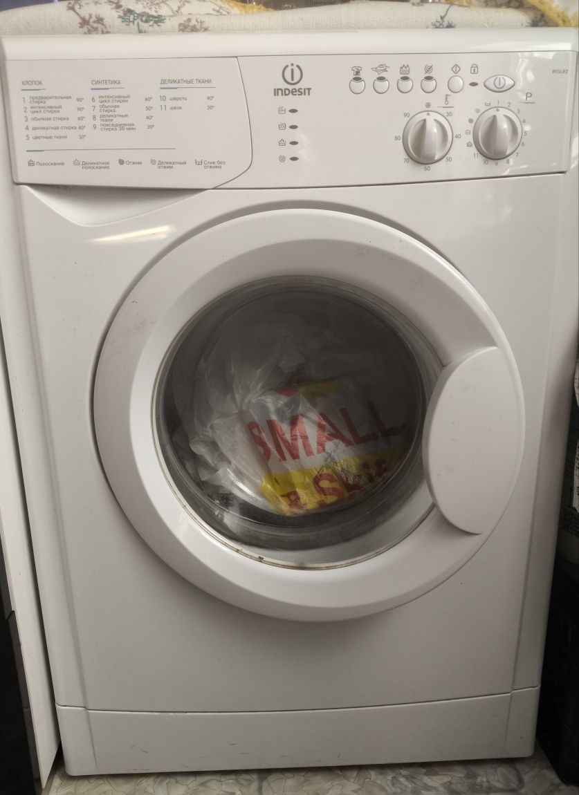 Продам стиральную машину Indesit Wisl82