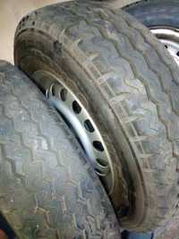 Продавам перфектни гуми с джанти за ремарке 165/13С грайфер почти 9 мм