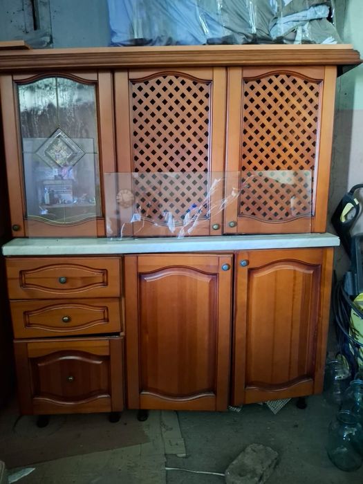 Срочно    Кухонный гарнитур. Натуральное дерево. Б у. Продам в связи