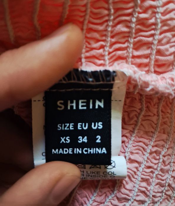 Продавам блузи с къс ръкав