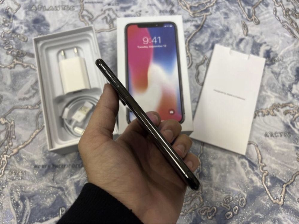 Телефон iPhone X