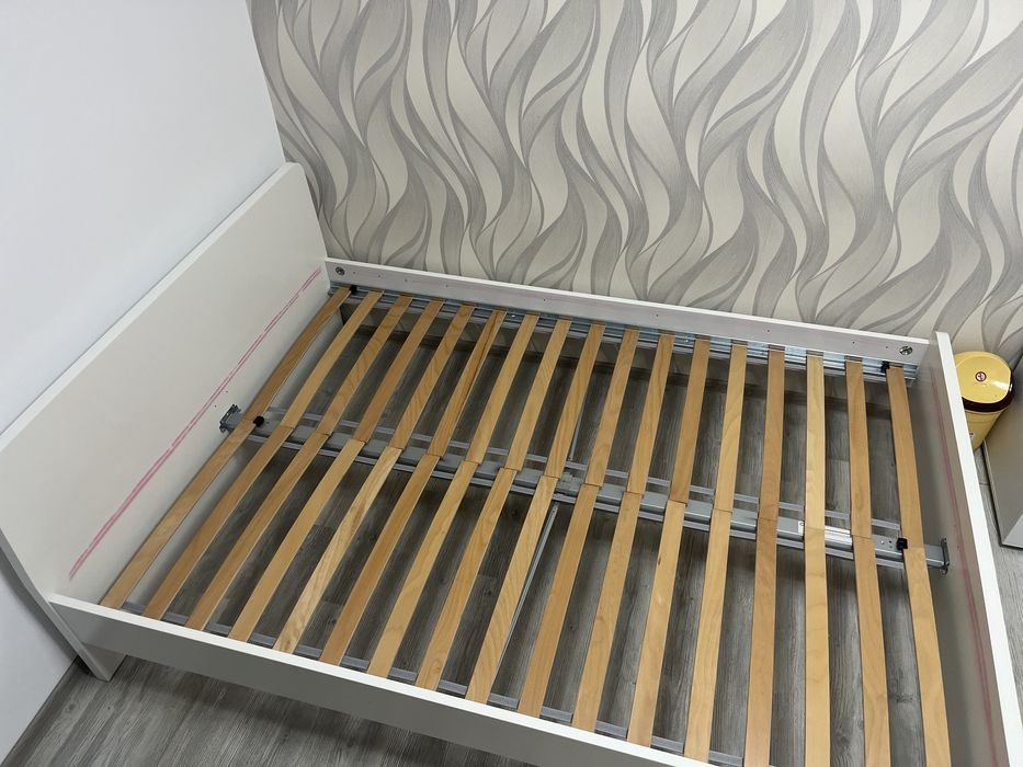 Pat alb 140x200 folosit 1 an