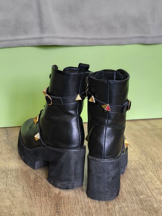 Дамски зимни ботуши